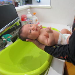 沐浴の時に赤ちゃんをリラックスさせるテクニック